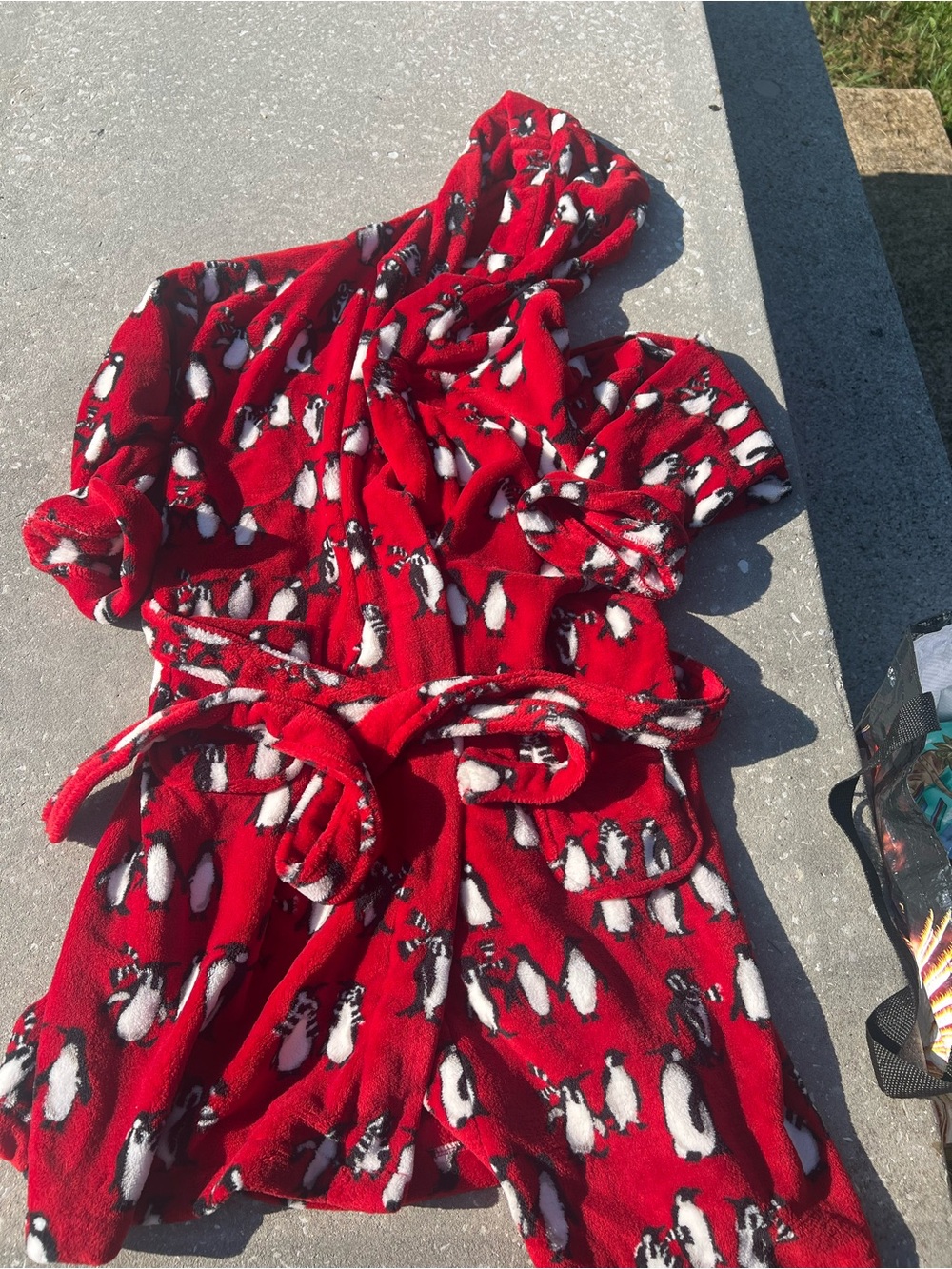 Vera Bradley Hooded Red Penguin Print Plush Mid Thigh Length Robe Size S/M